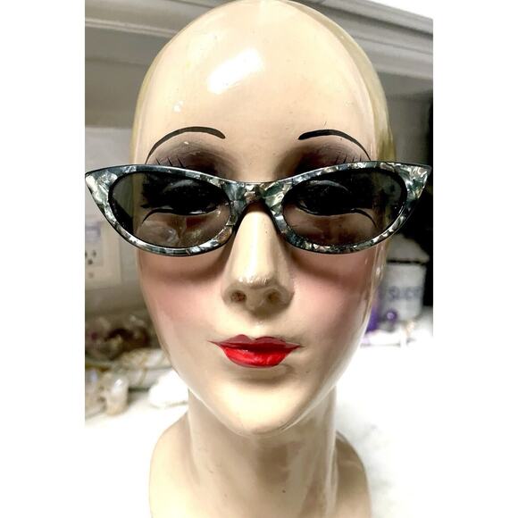Vintage 1950-1960 Cat Eye Sunglasses Reflective Pearl Frame Pin Up Rockabilly - Picture 1 of 16